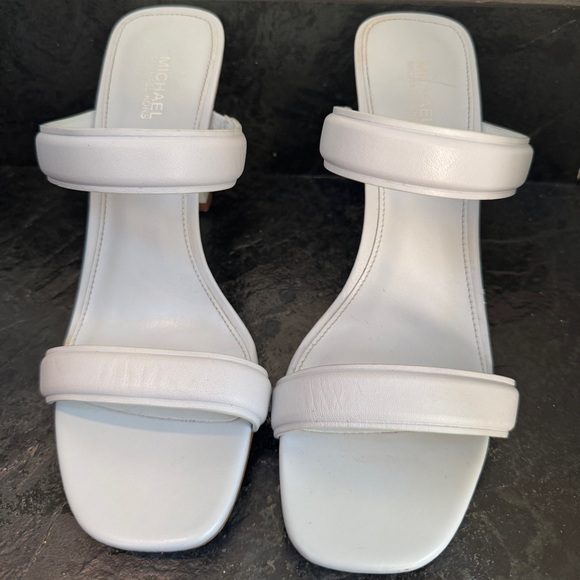 Light blue Michael Kors heels size 7.5- perfect something blue for wedding event - Picture 2 of 6